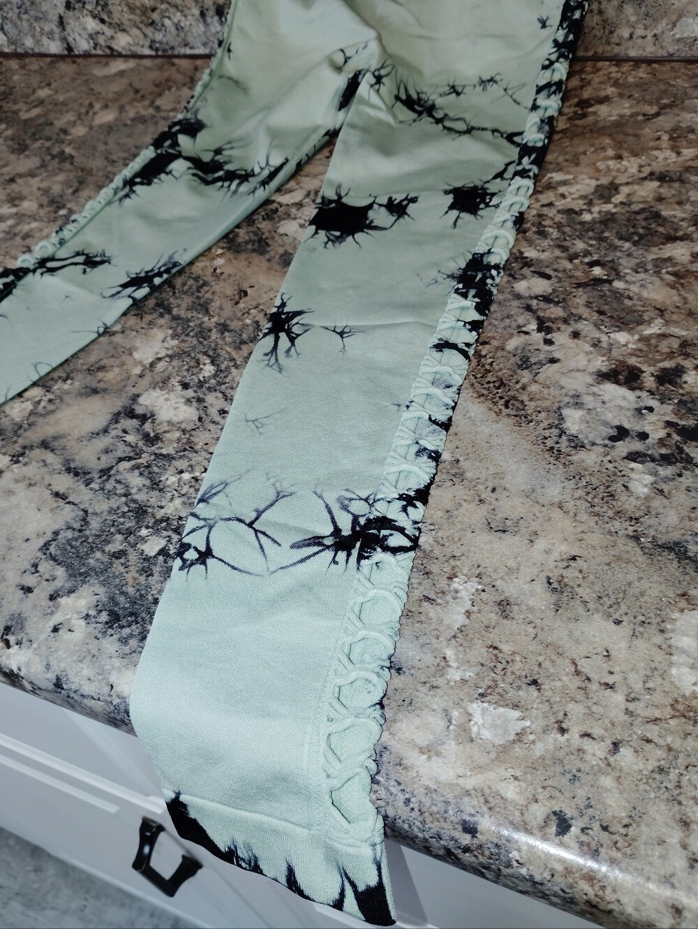 Designer Tummy Control Peekaboo Lattice Leggings β Size largeβ¨ Brand new Lrg - Picture 2 of 4